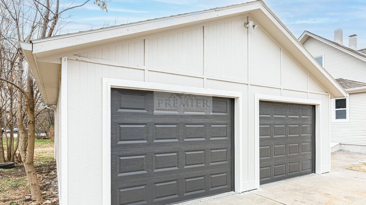 184 W North St - Photo 3 of 30