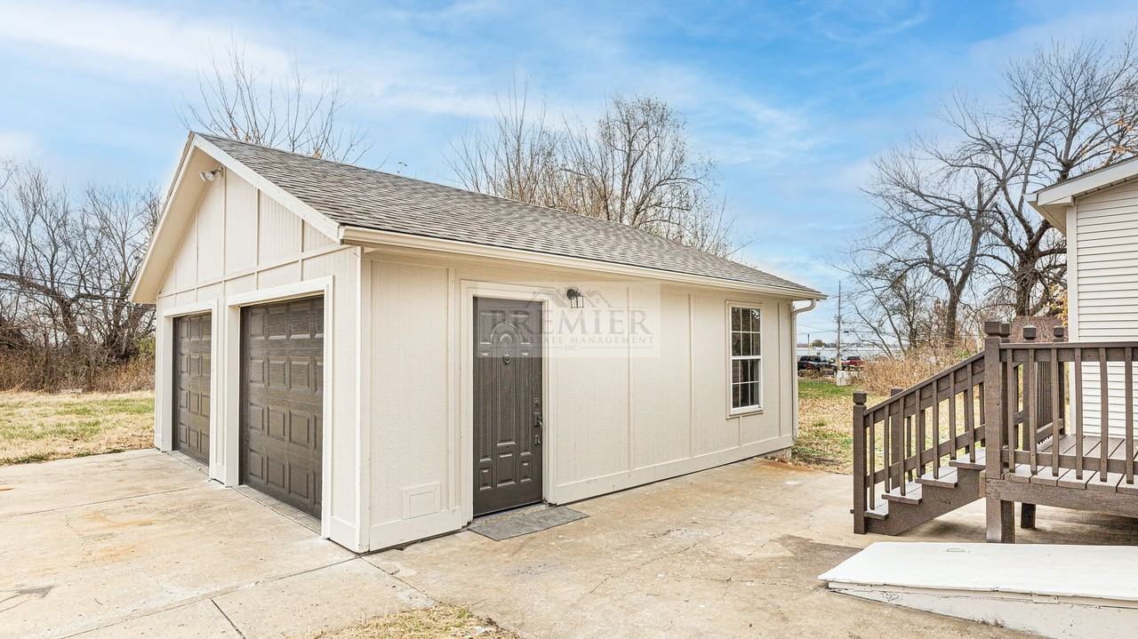 184 W North St - Photo 4 of 30