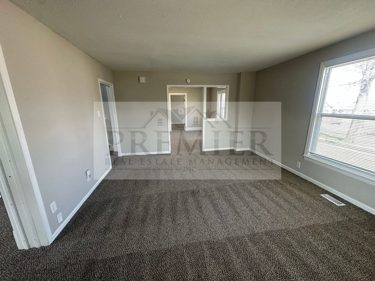 184 W North St - Photo 5 of 30