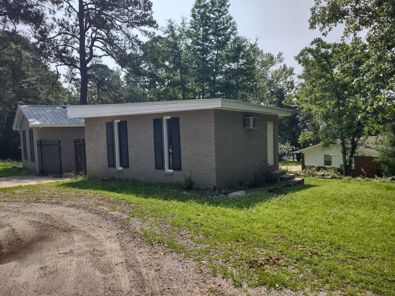 9209 Morgan Rd - Photo 2 of 19