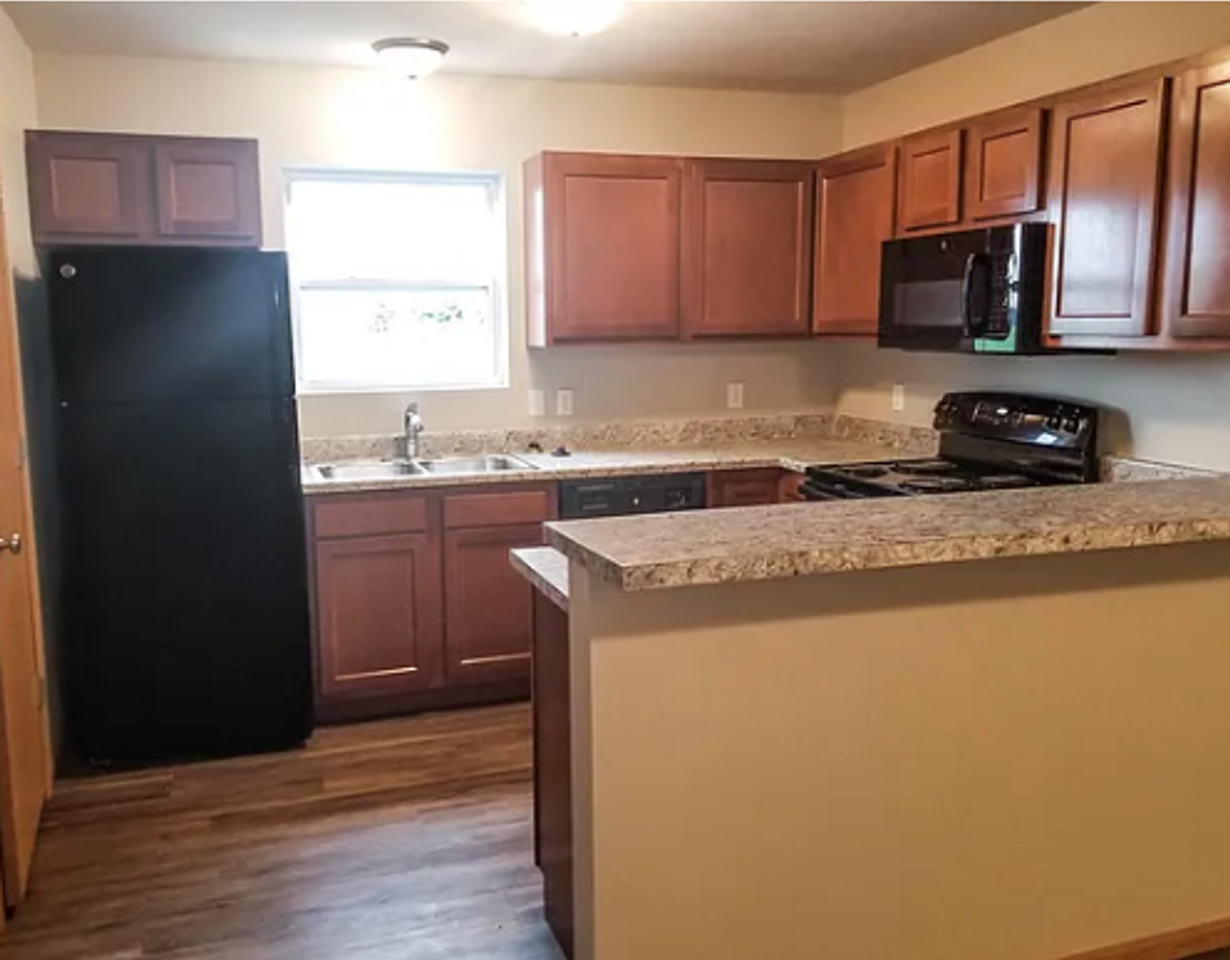 The Row Lexington, LP - Photo 6 of 9