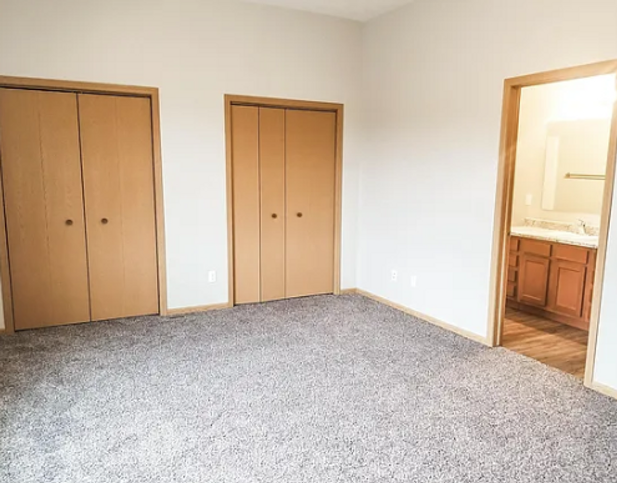 The Row Lexington, LP - Photo 7 of 9