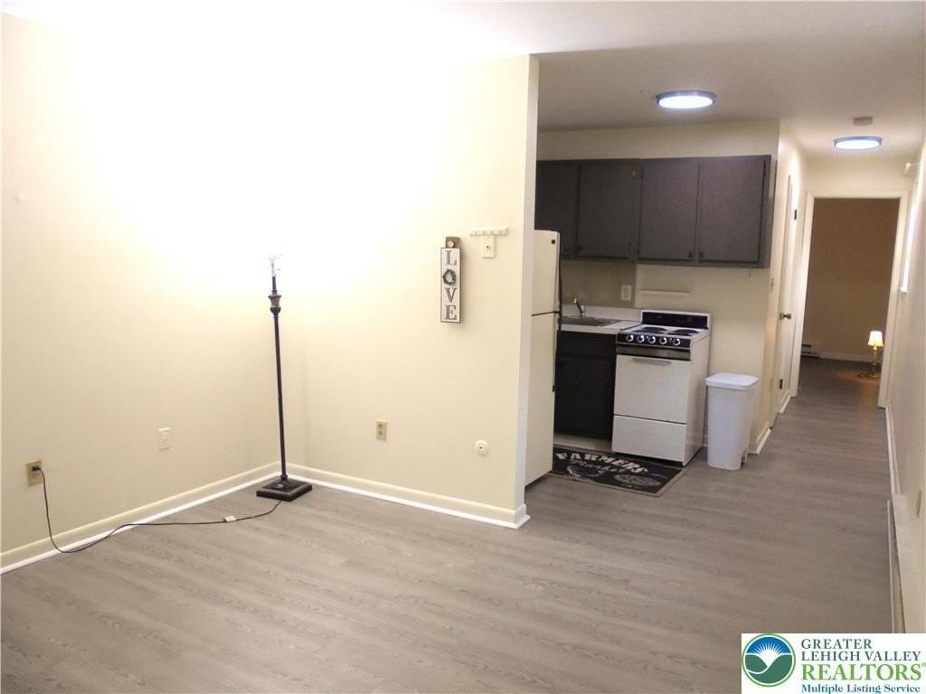 1324 Marlow St Apt 2 - Photo 4 of 9