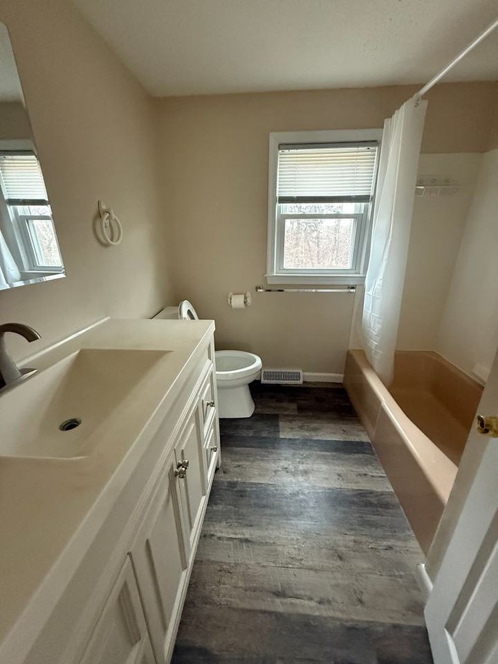 136 W Yarmouth Rd - Photo 6 of 9