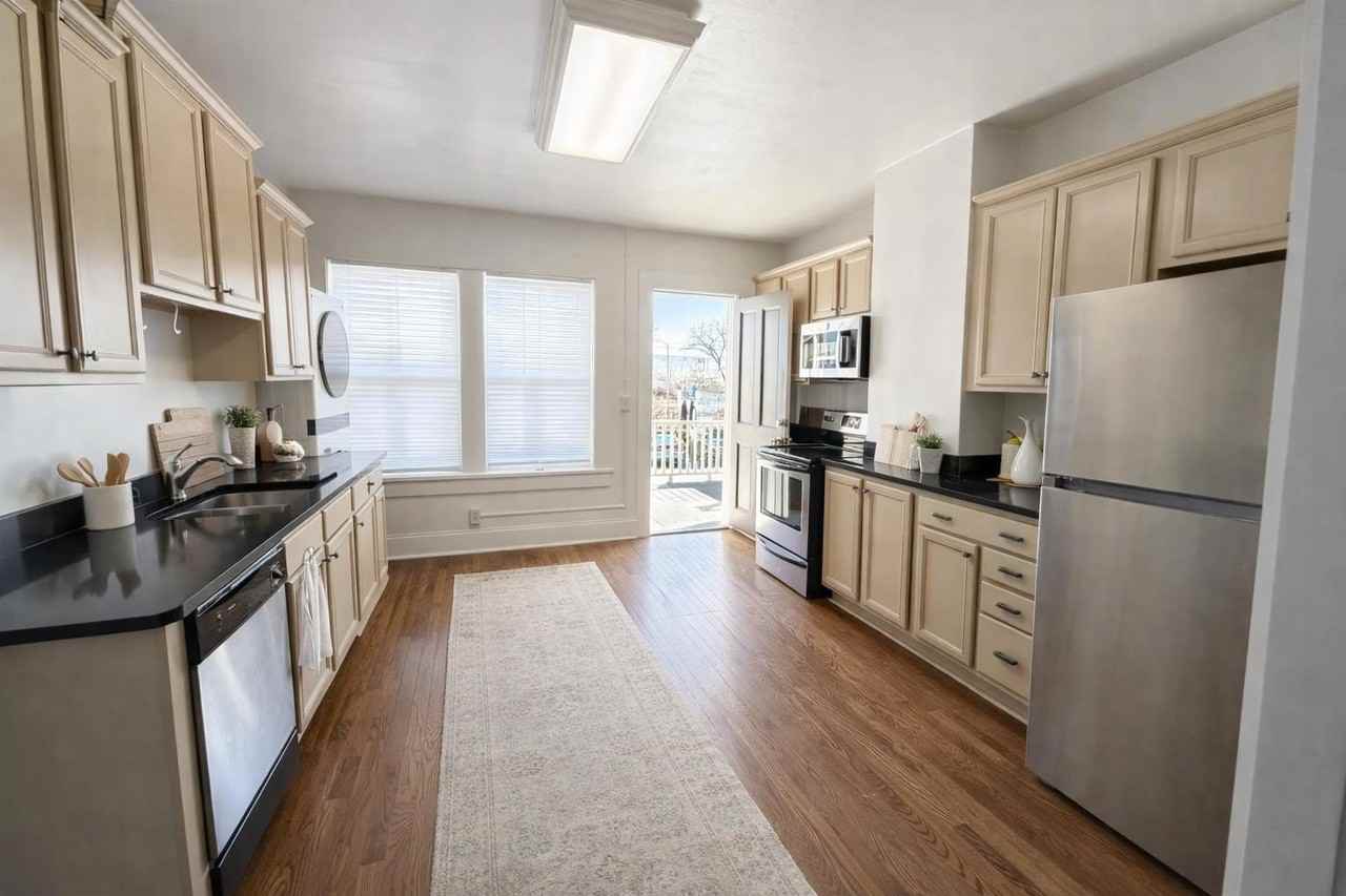 129 Talbot Ave #103 - Photo 3 of 5