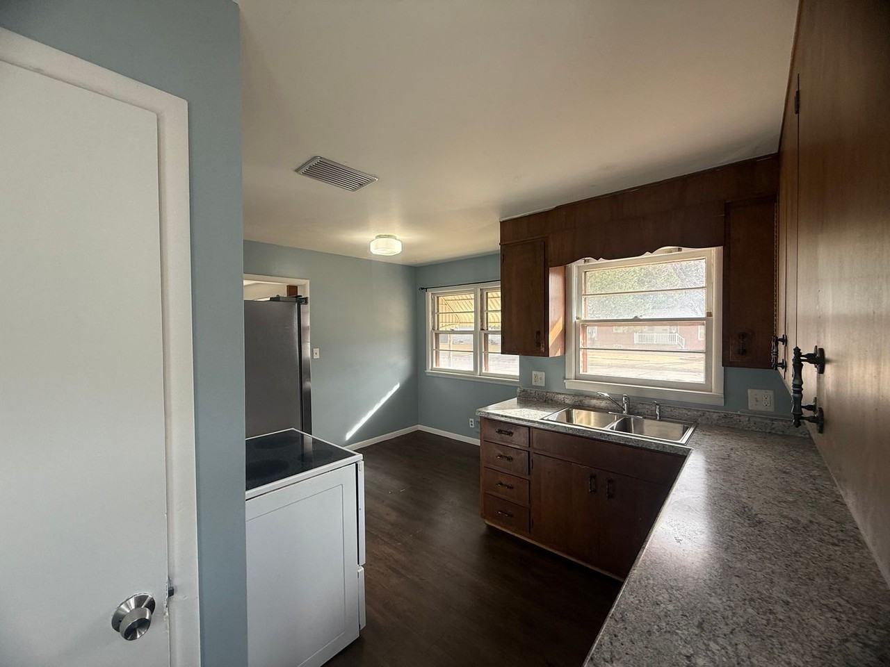 3014 Avenue E - Photo 5 of 22