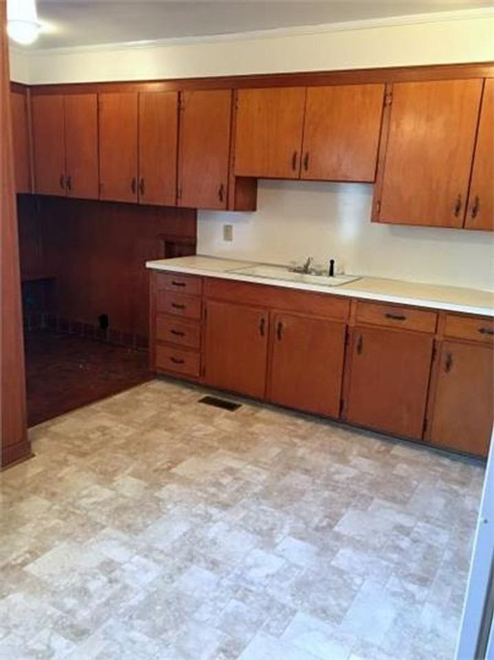 1112 Brennen Rd - Photo 4 of 6