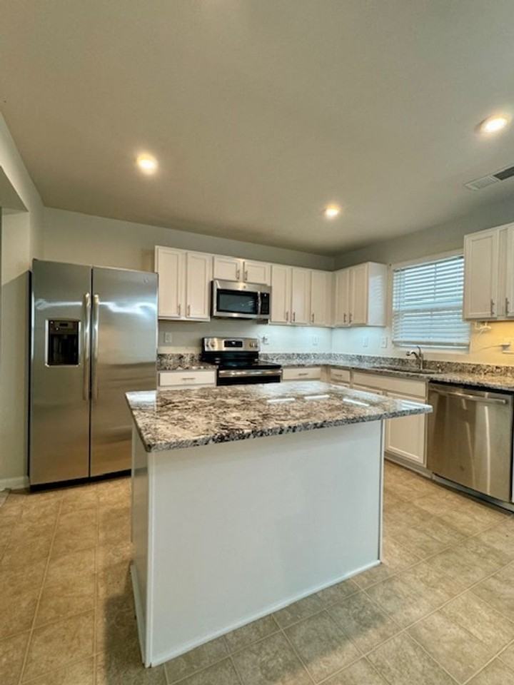 936 Taybyn Rd - Photo 2 of 22