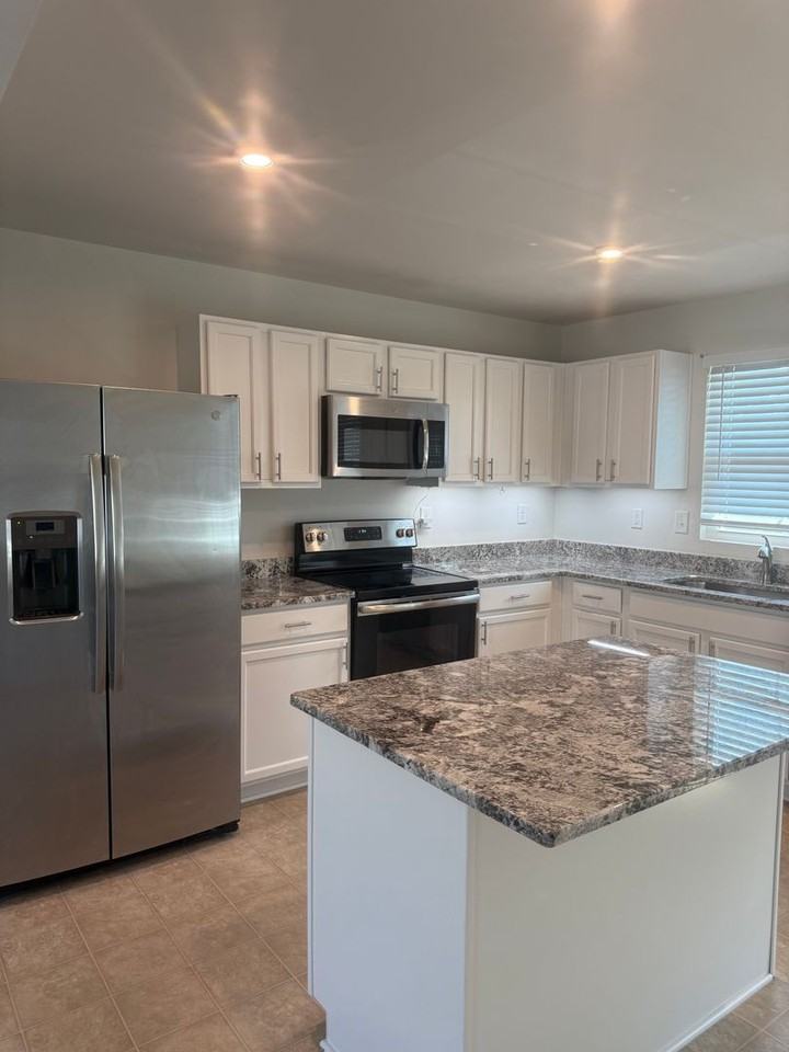 936 Taybyn Rd - Photo 3 of 22