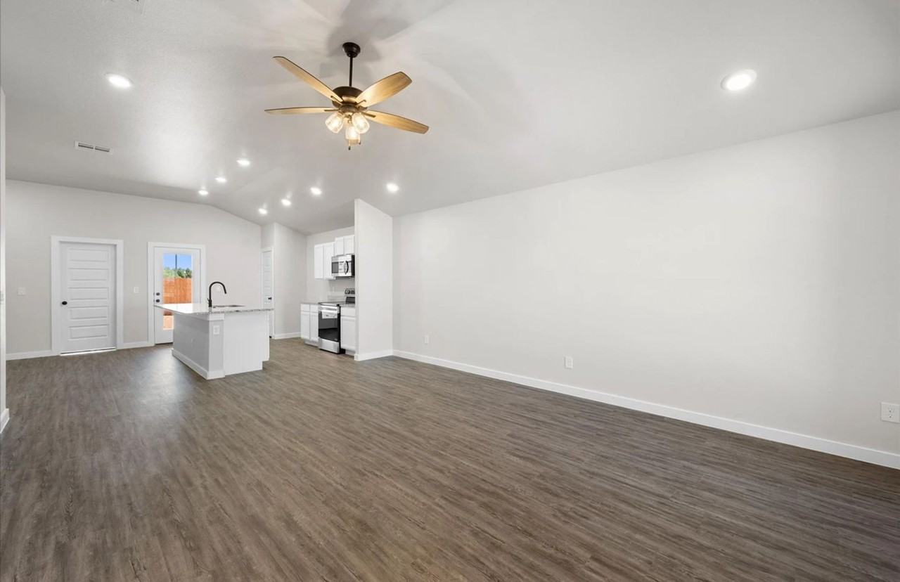 2123 Langford Ave - Photo 3 of 9