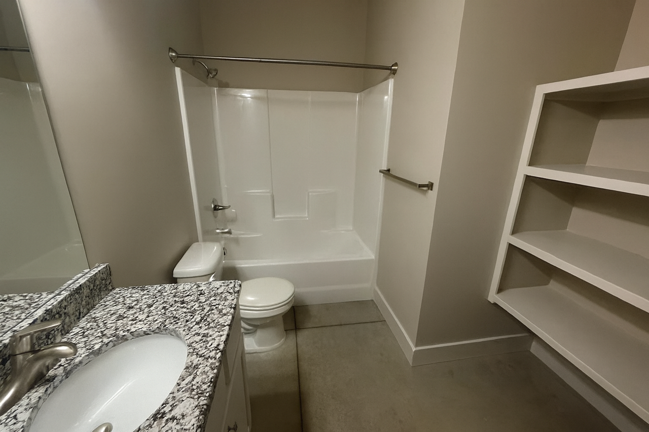 8182/84 E 34th Ct S - Photo 3 of 11