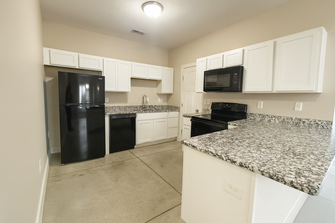 8182/84 E 34th Ct S - Photo 4 of 11