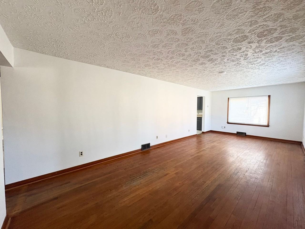 503 E Empire St - Photo 5 of 16