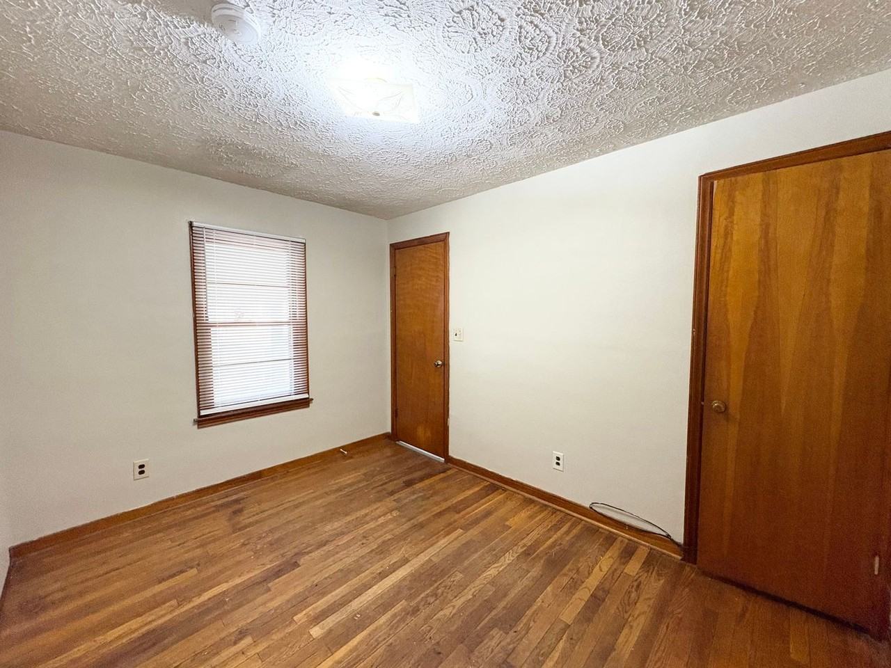 503 E Empire St - Photo 6 of 16