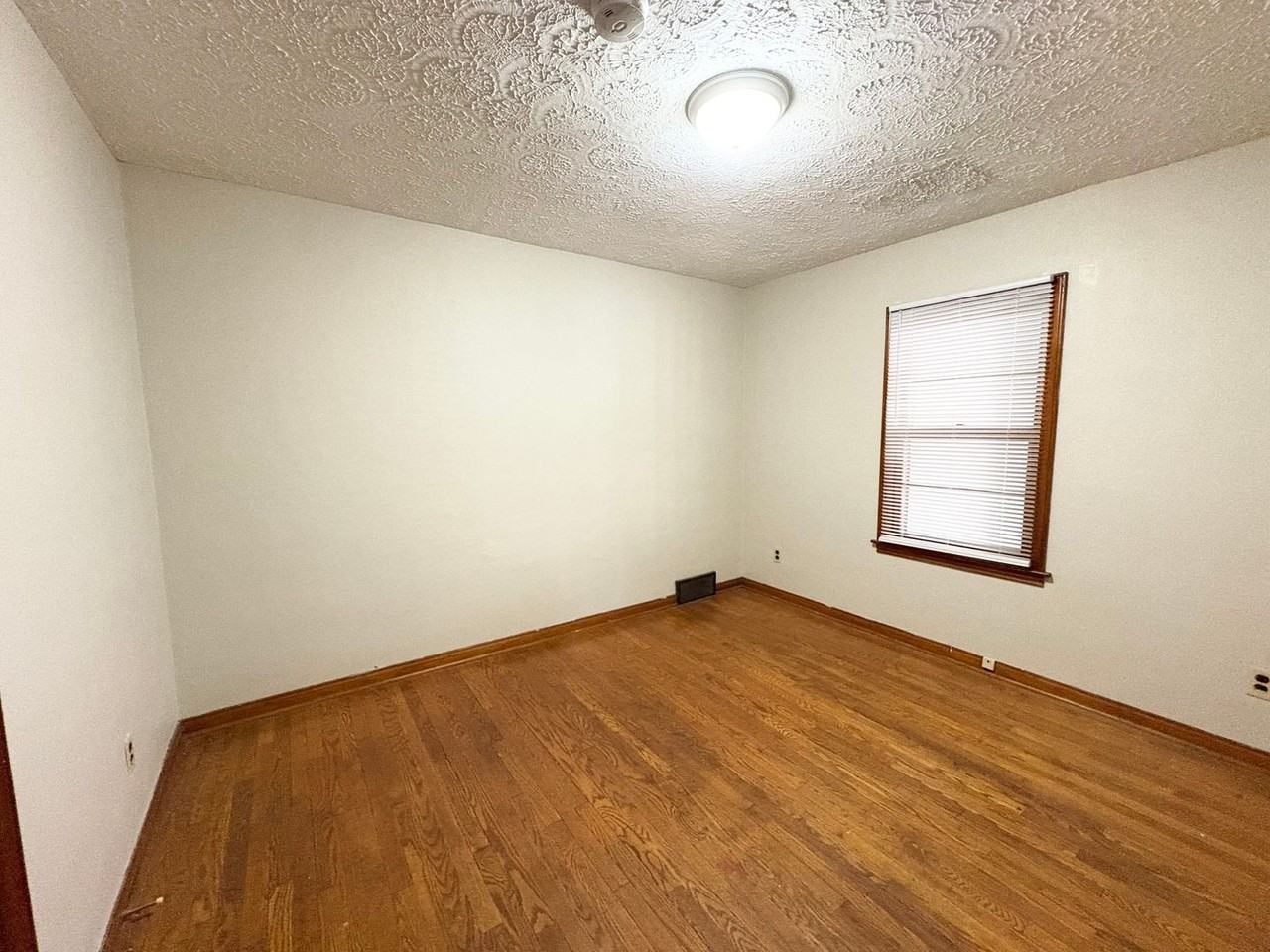 503 E Empire St - Photo 7 of 16