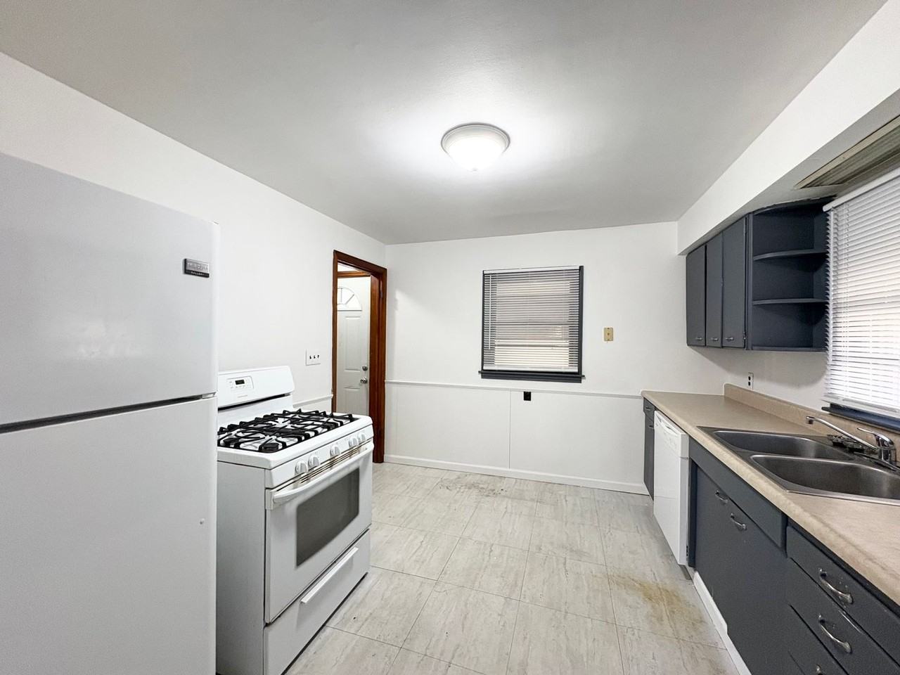 503 E Empire St - Photo 2 of 16