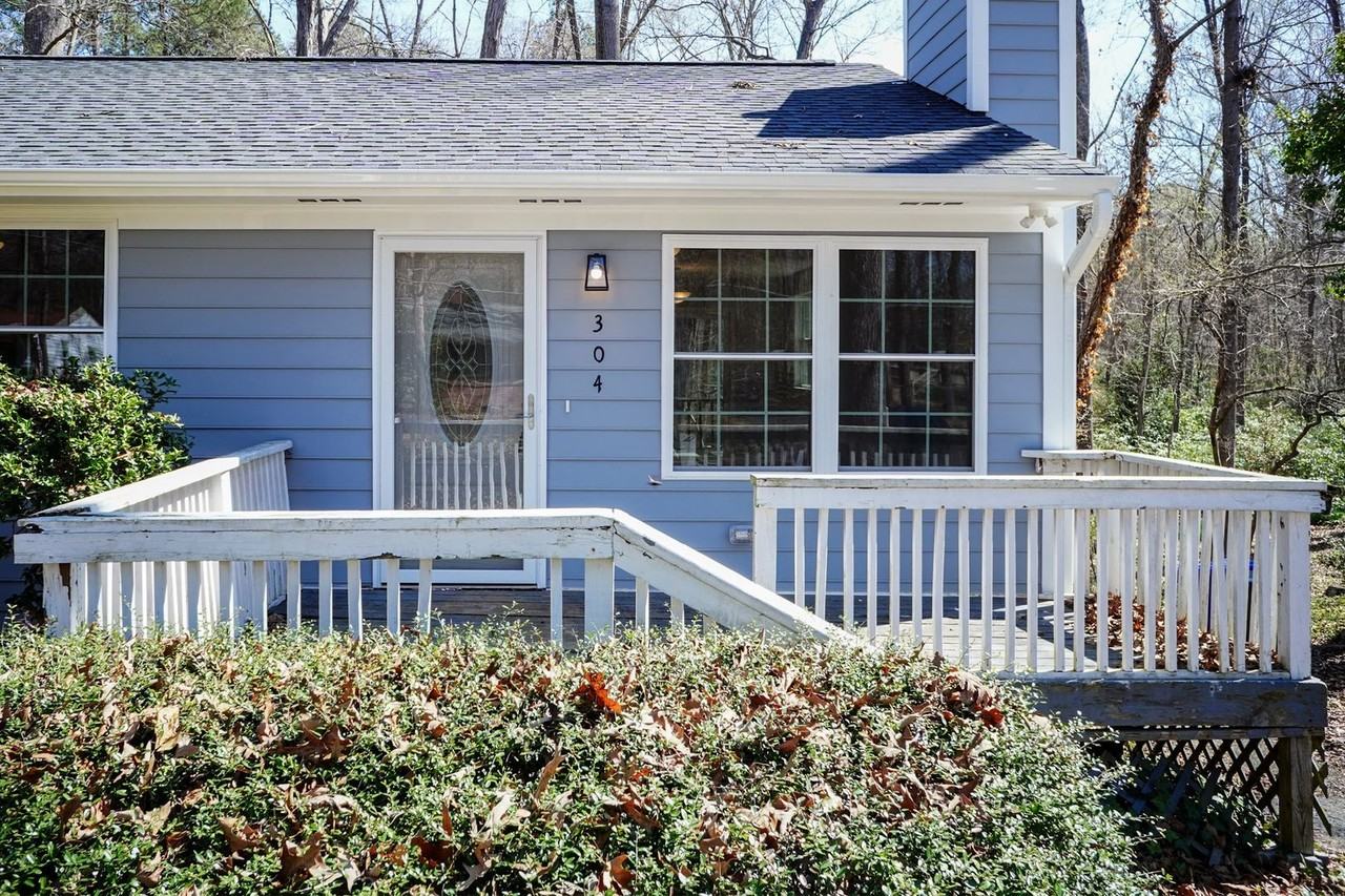 304 Hickory Dr - Photo 2 of 18