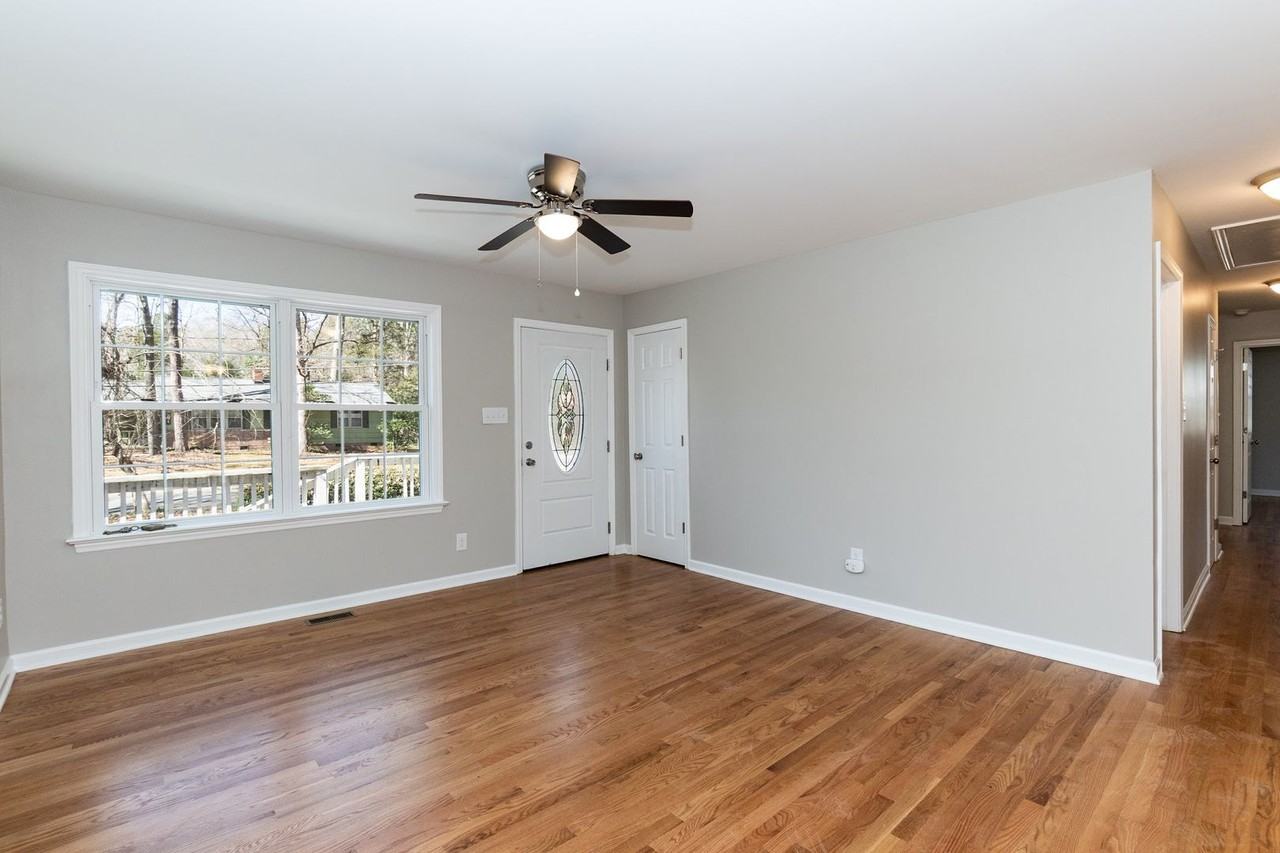 304 Hickory Dr - Photo 6 of 18