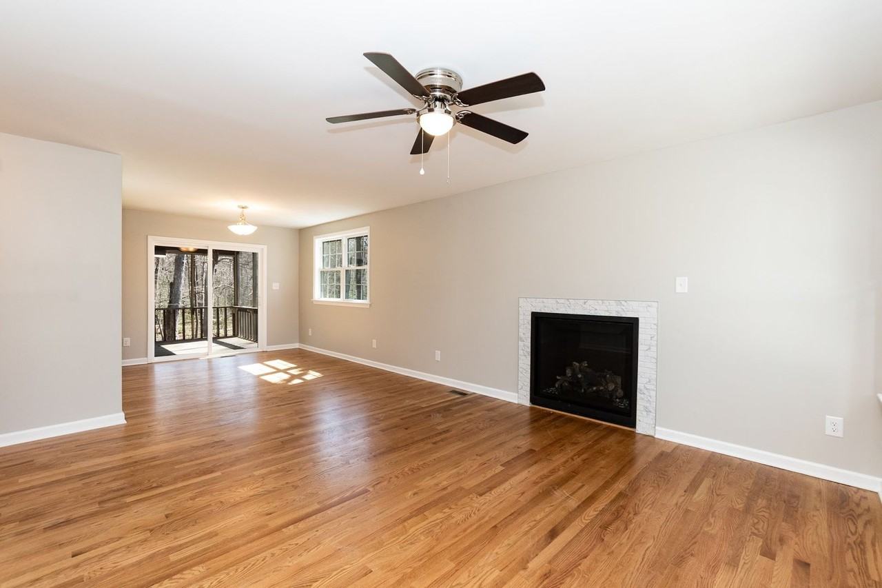 304 Hickory Dr - Photo 7 of 18