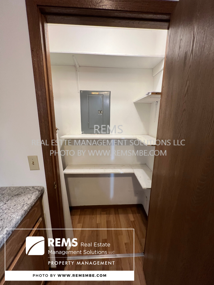 554 E Slifer St - Photo 3 of 12