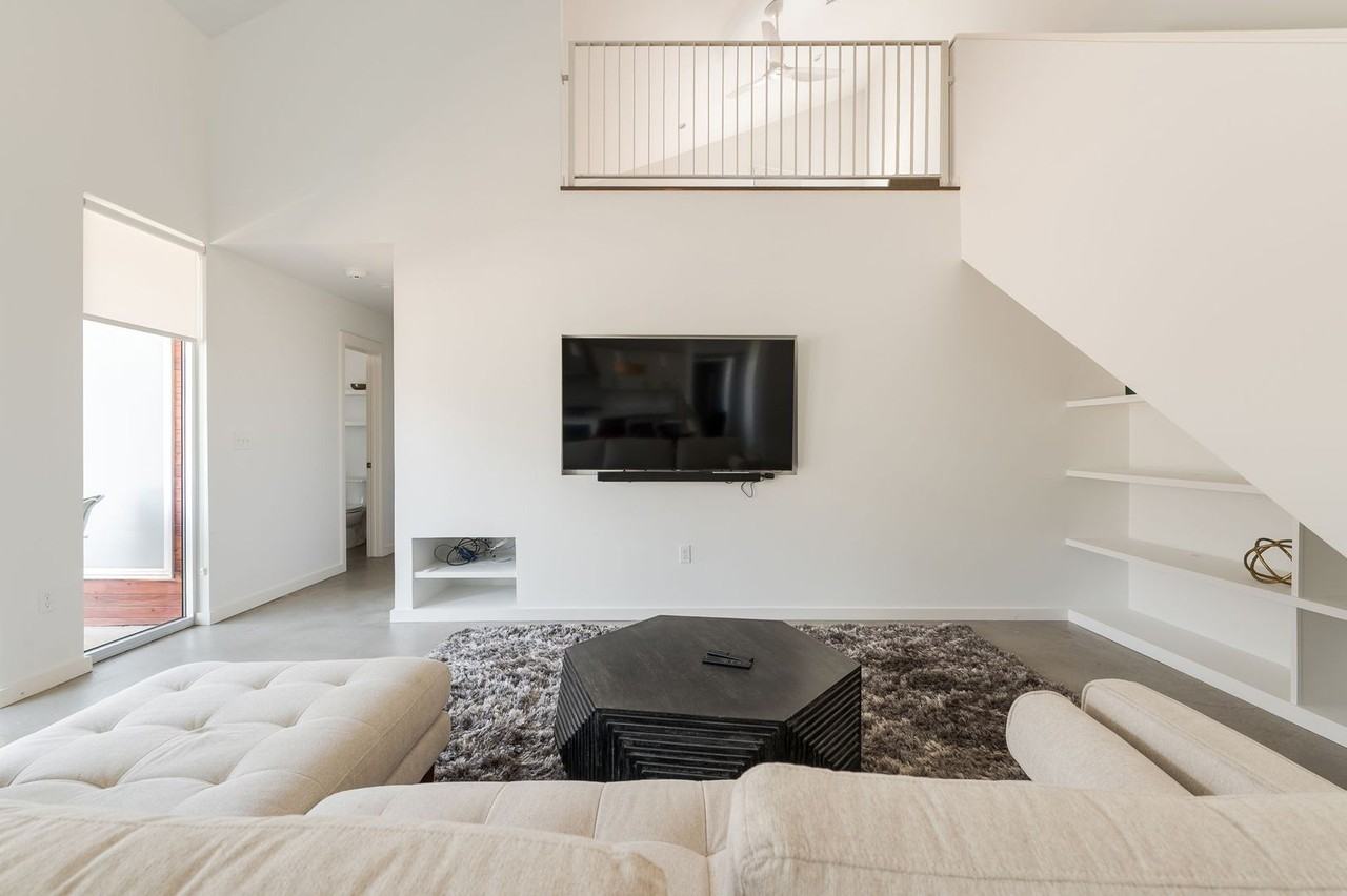 925 Nw 8th St - Photo 4 of 28