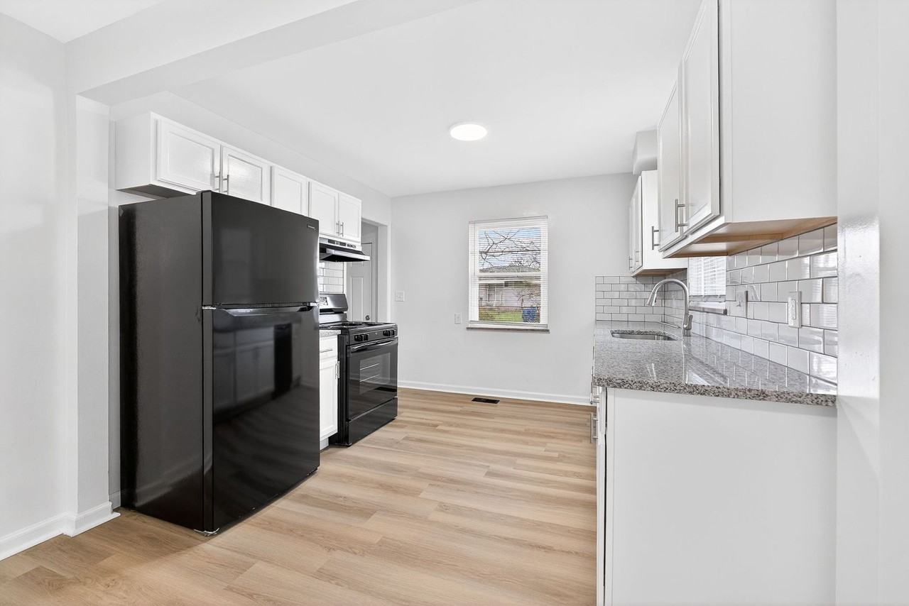 2743 Saint Joseph Ave - Photo 3 of 21