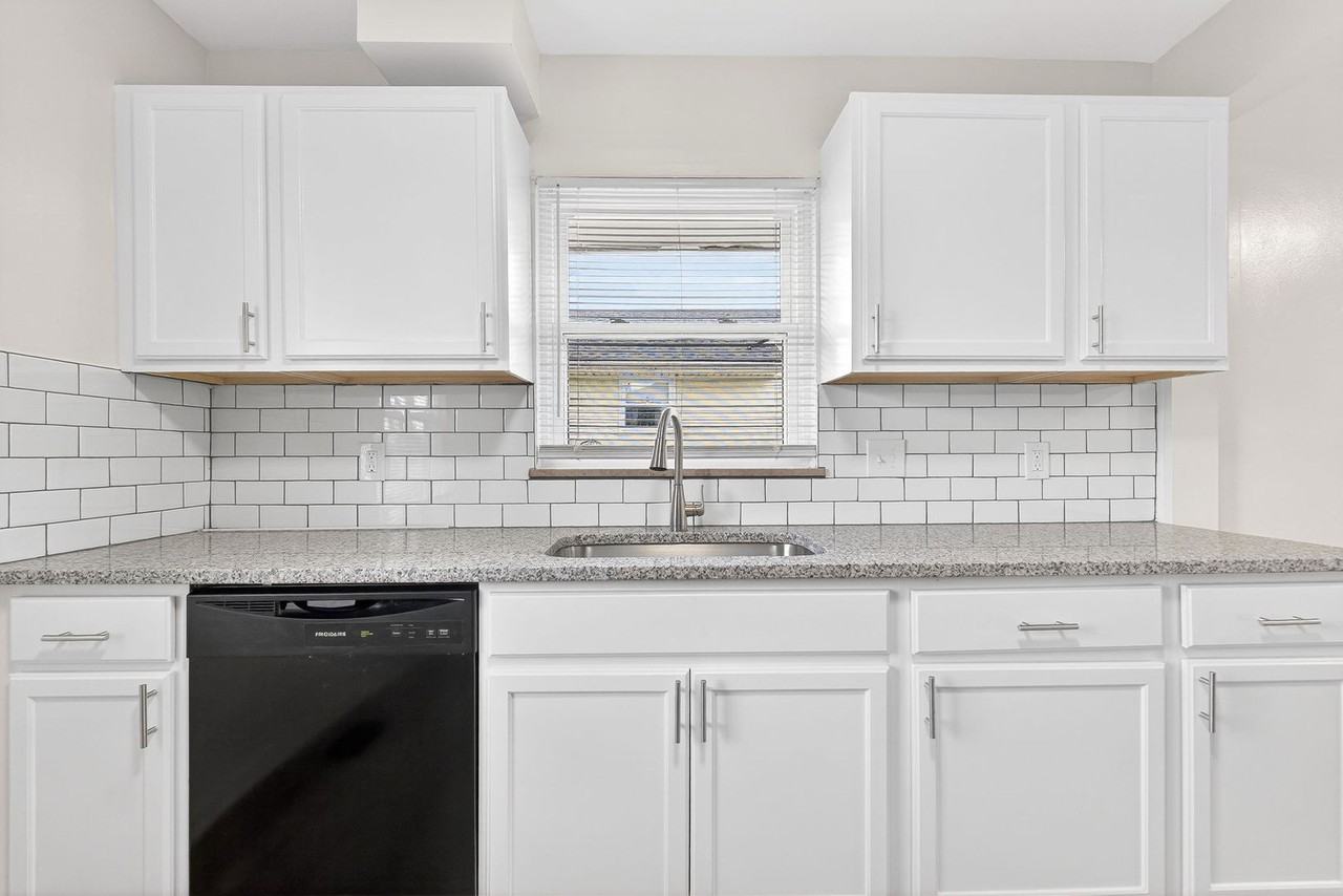 2743 Saint Joseph Ave - Photo 7 of 21