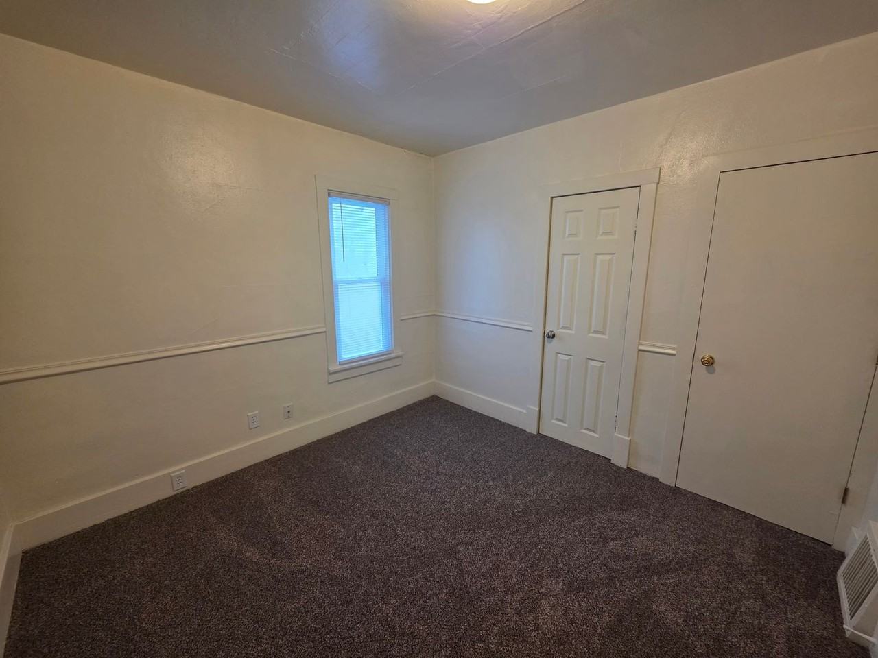 216 S Mason St - Photo 3 of 15