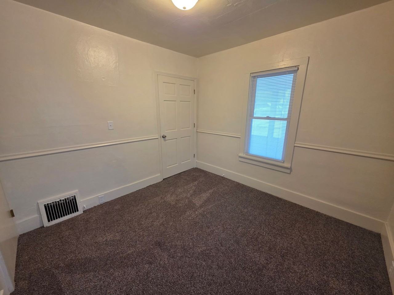 216 S Mason St - Photo 4 of 15