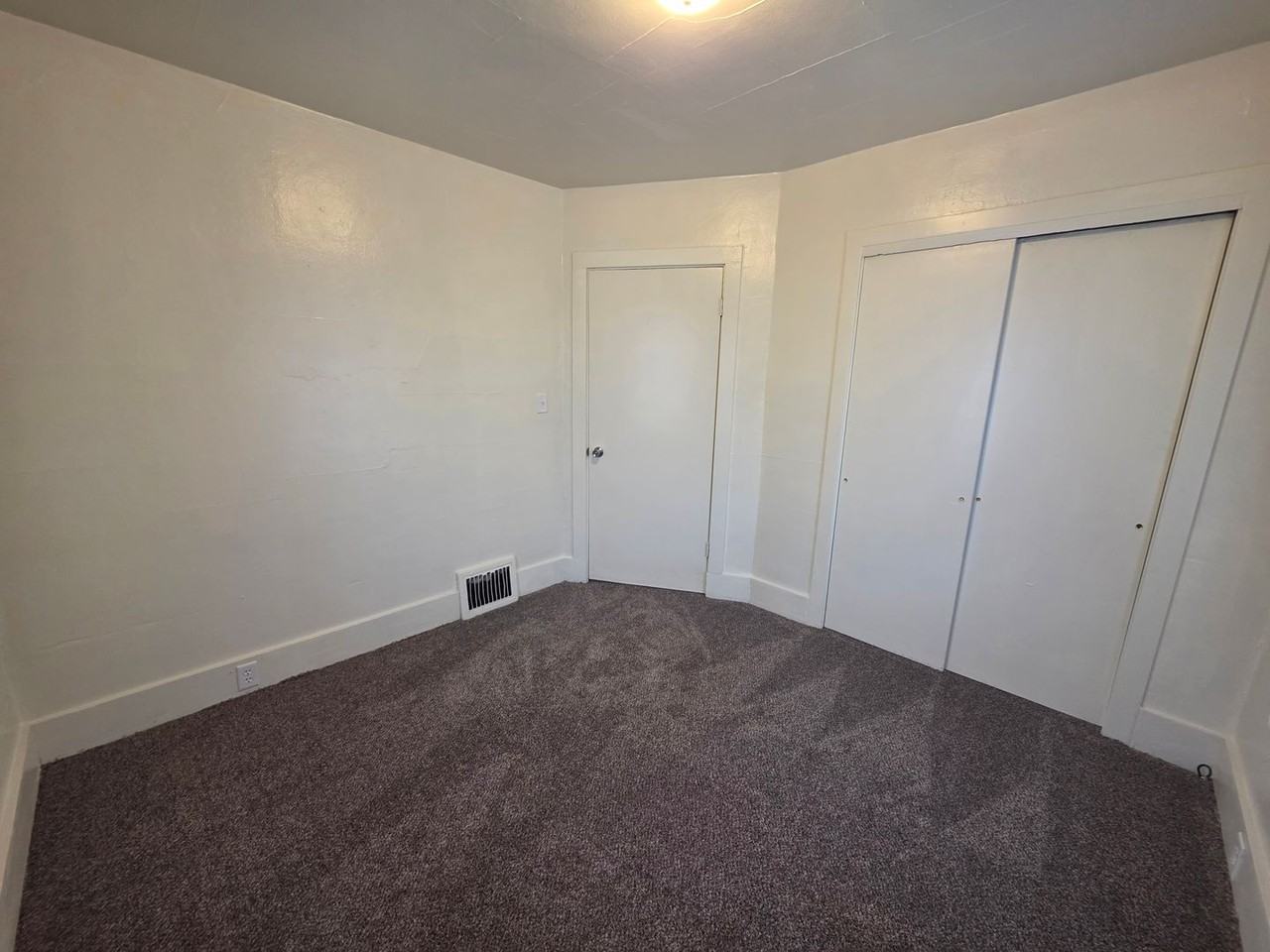 216 S Mason St - Photo 5 of 15