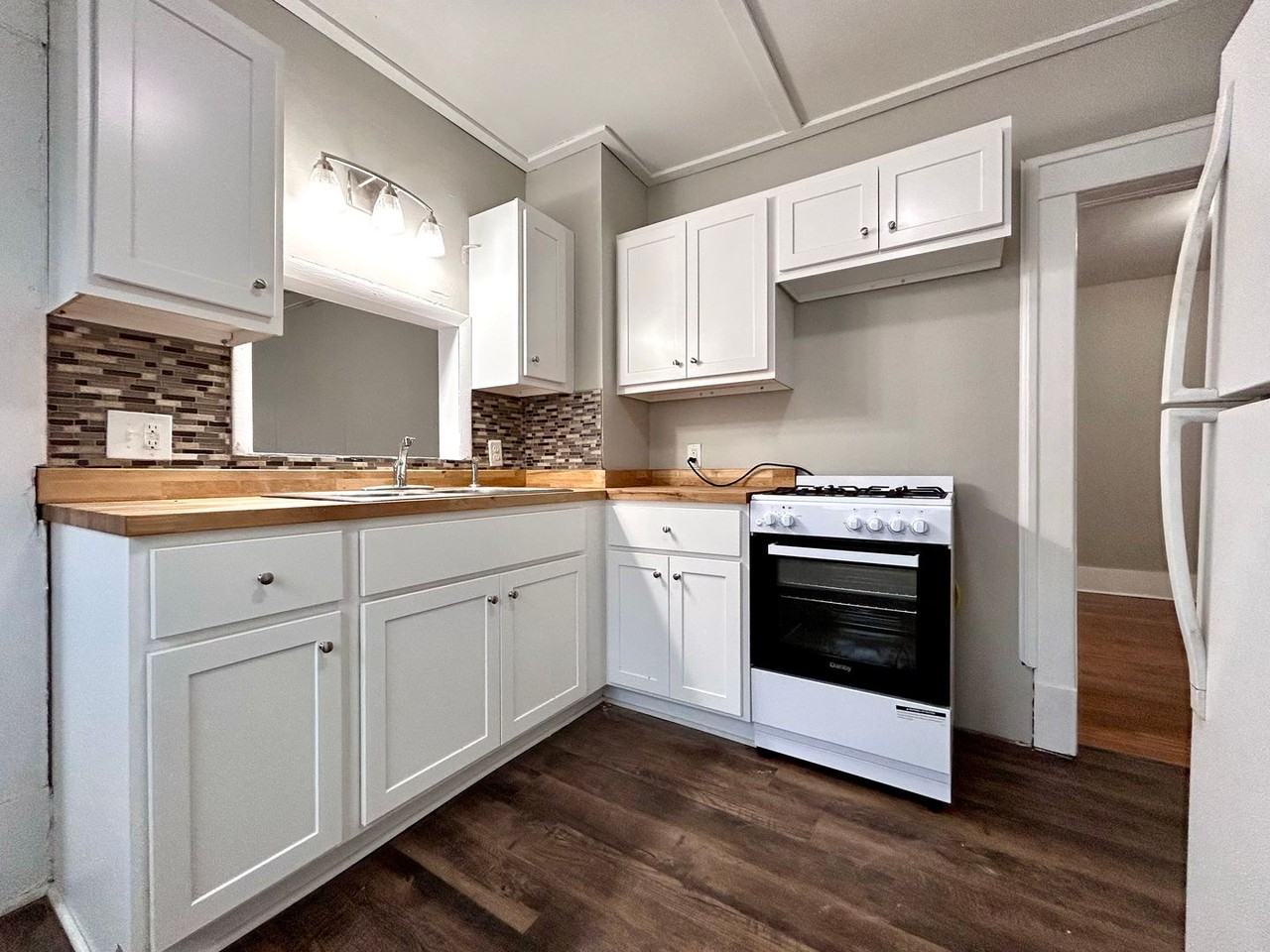 1768 Elwood St - Photo 3 of 24