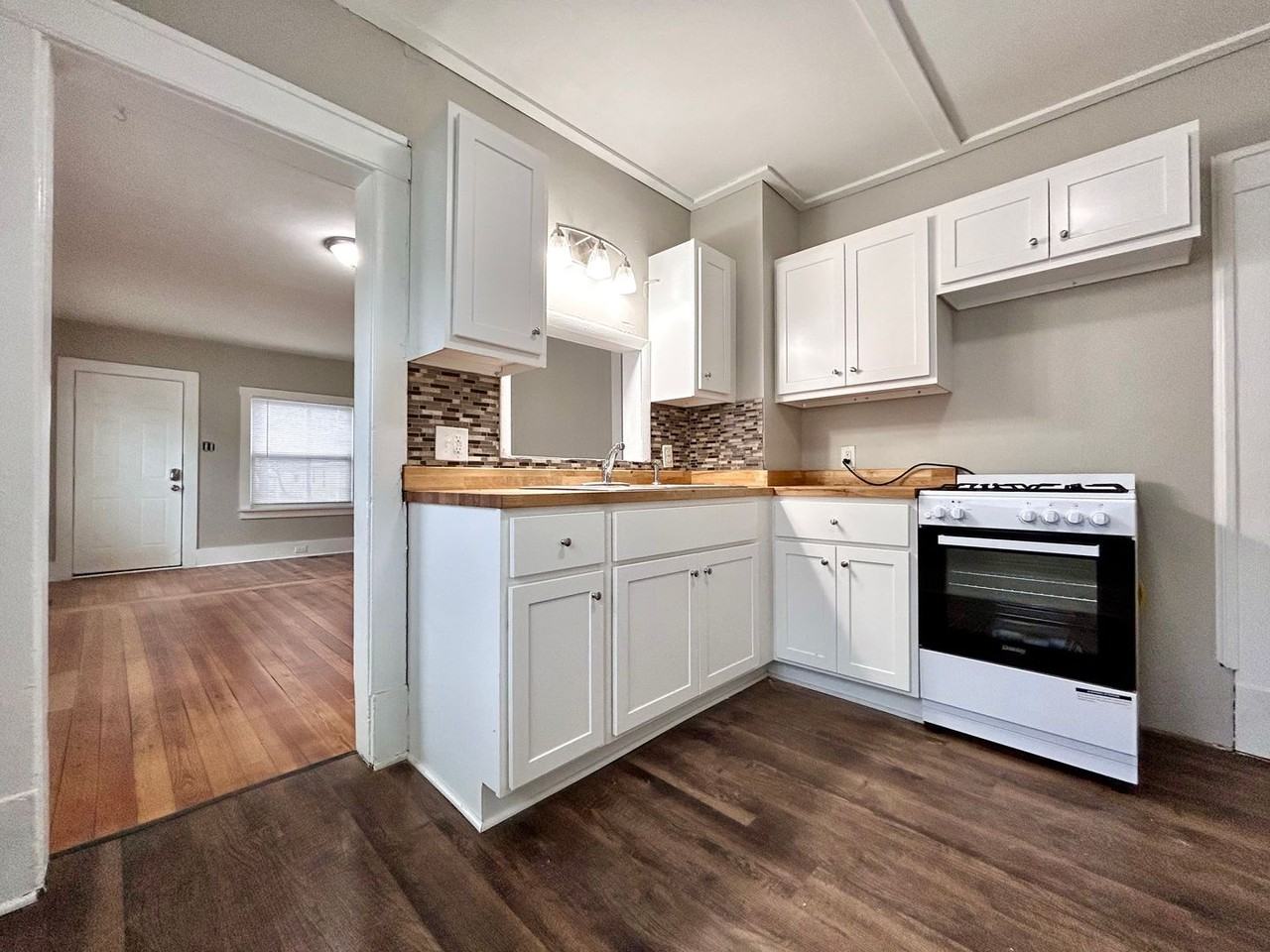 1768 Elwood St - Photo 5 of 24