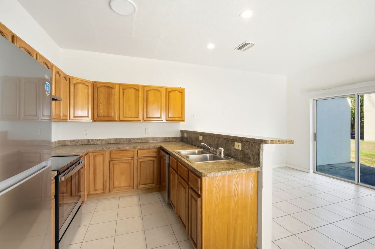 1102 Citrus Hill Ct - Photo 6 of 26