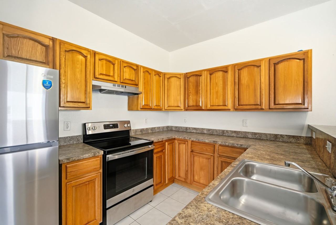 1102 Citrus Hill Ct - Photo 7 of 26