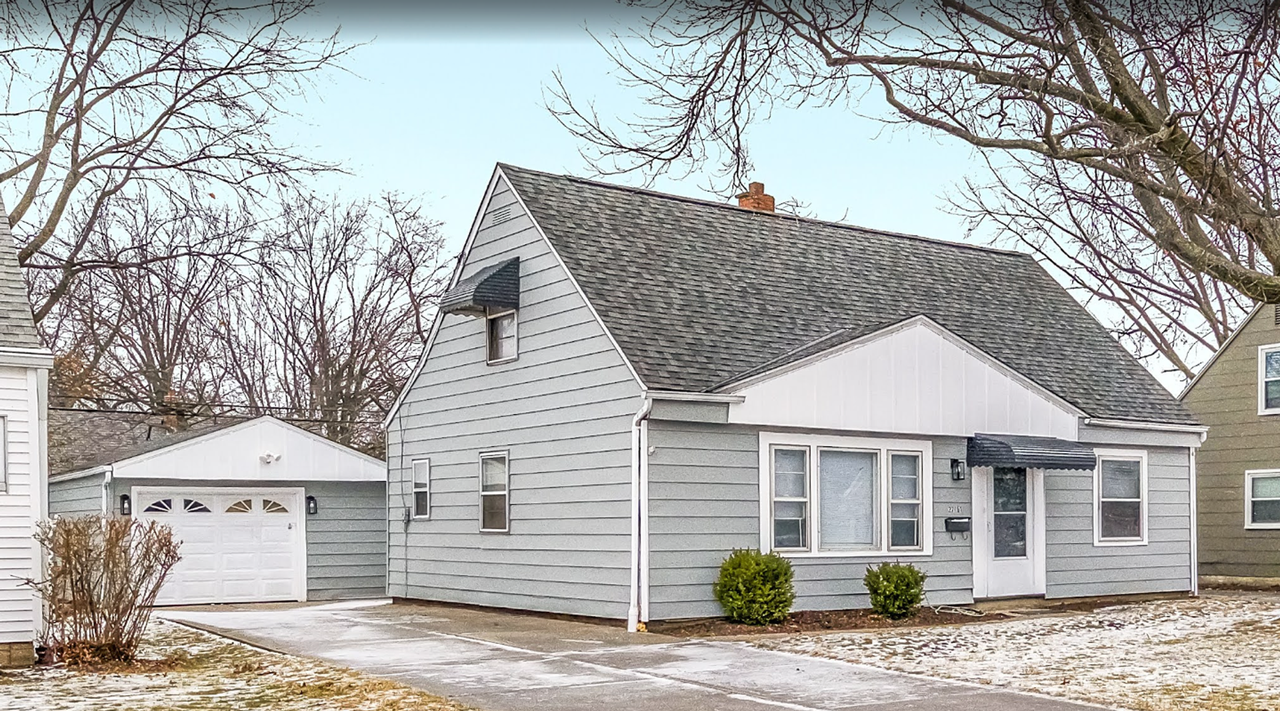 27151 Farringdon Ave - Photo 2 of 23