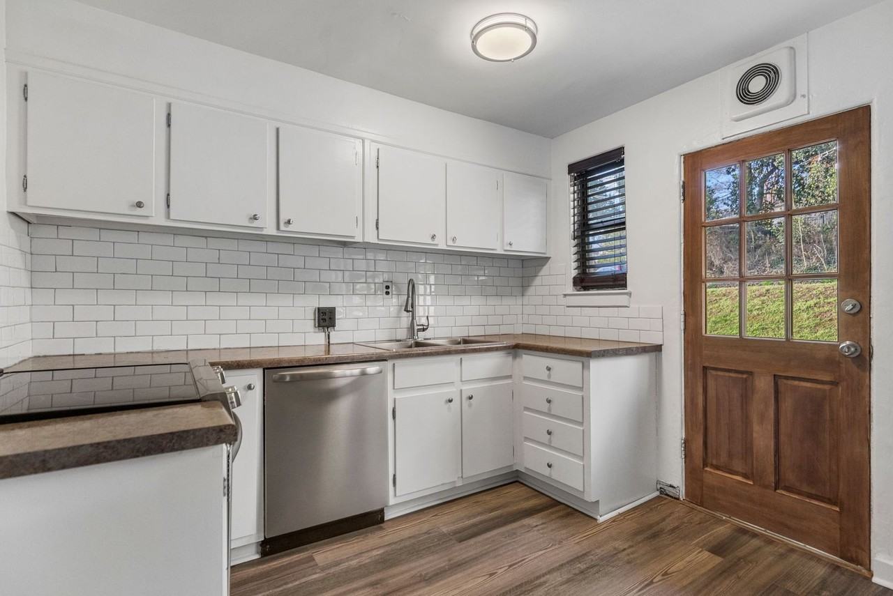 64 Faris Cir - Photo 2 of 24