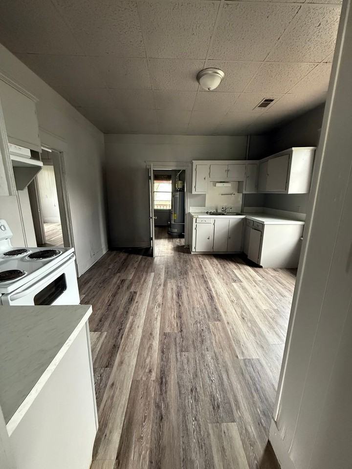 2301 N 29th St - Photo 3 of 8