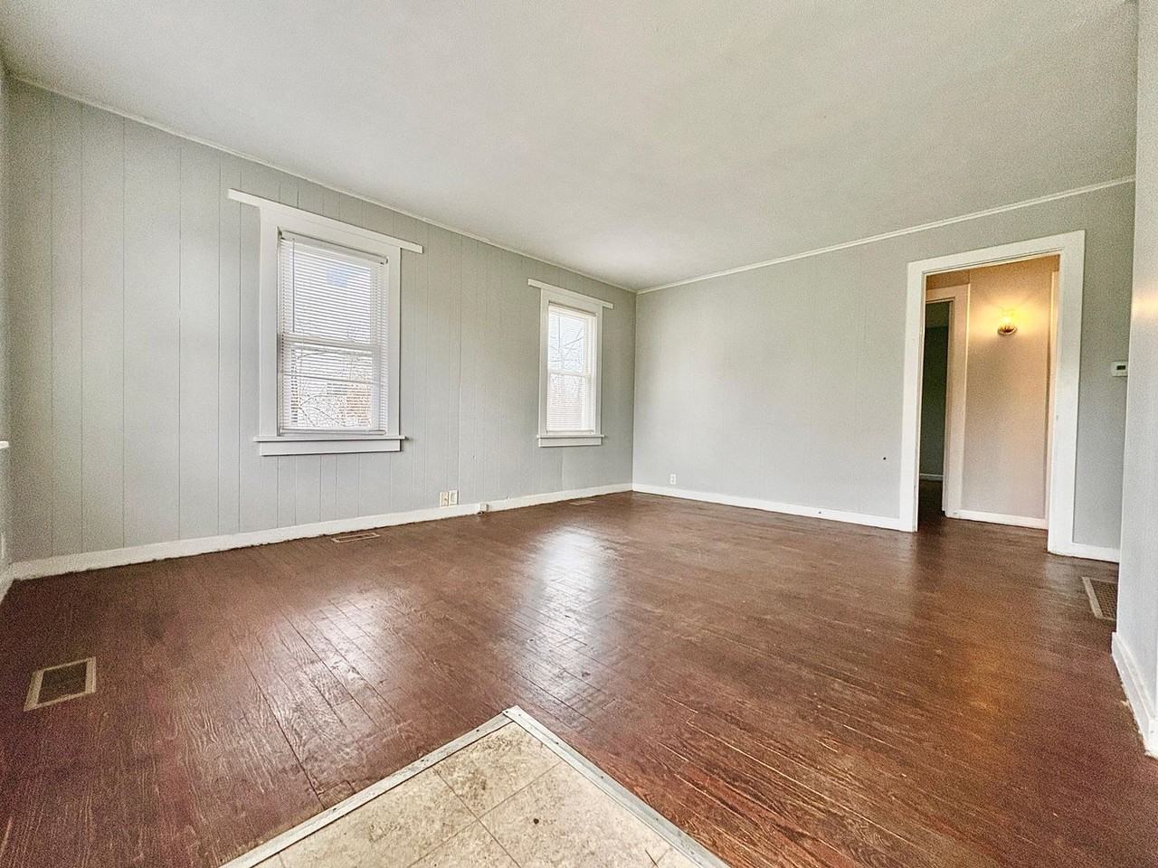 3013 S Michigan St - Photo 2 of 7