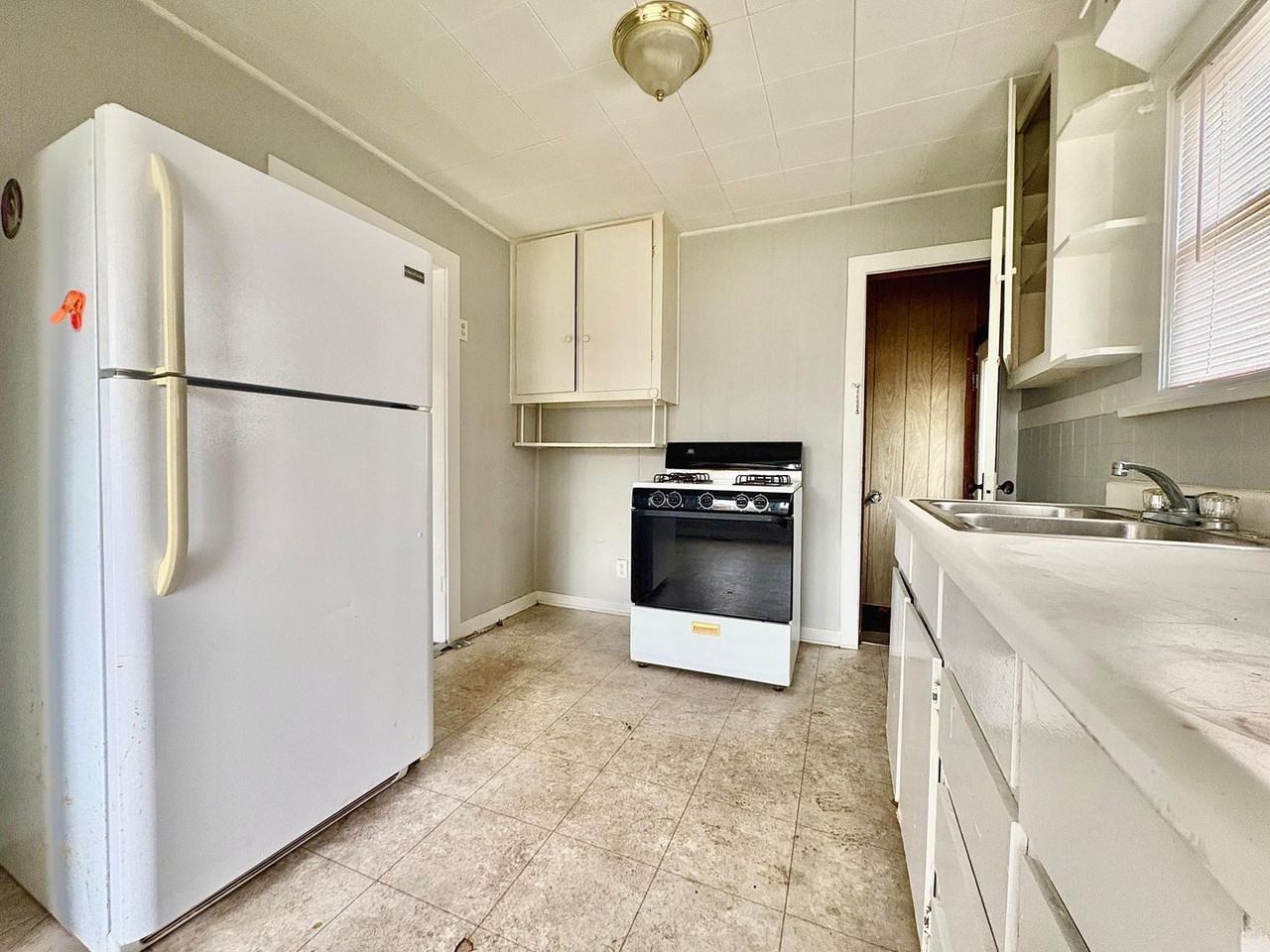 3013 S Michigan St - Photo 3 of 7