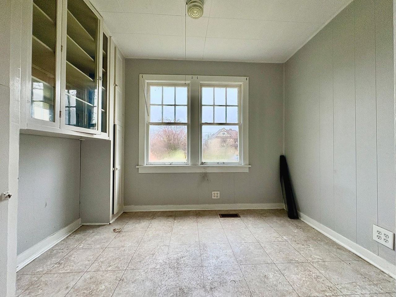 3013 S Michigan St - Photo 4 of 7