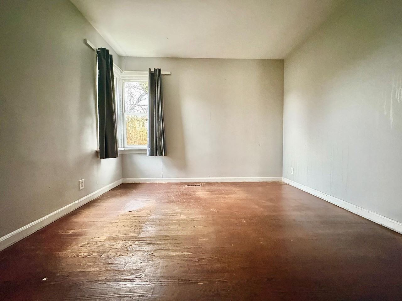 3013 S Michigan St - Photo 5 of 7