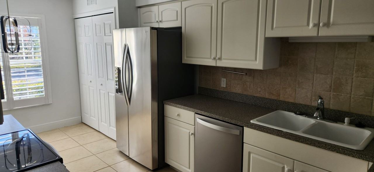 4925 Sandra Bay Dr - Photo 3 of 16