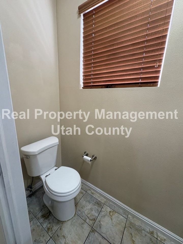 1643 W 140 N - Photo 3 of 20