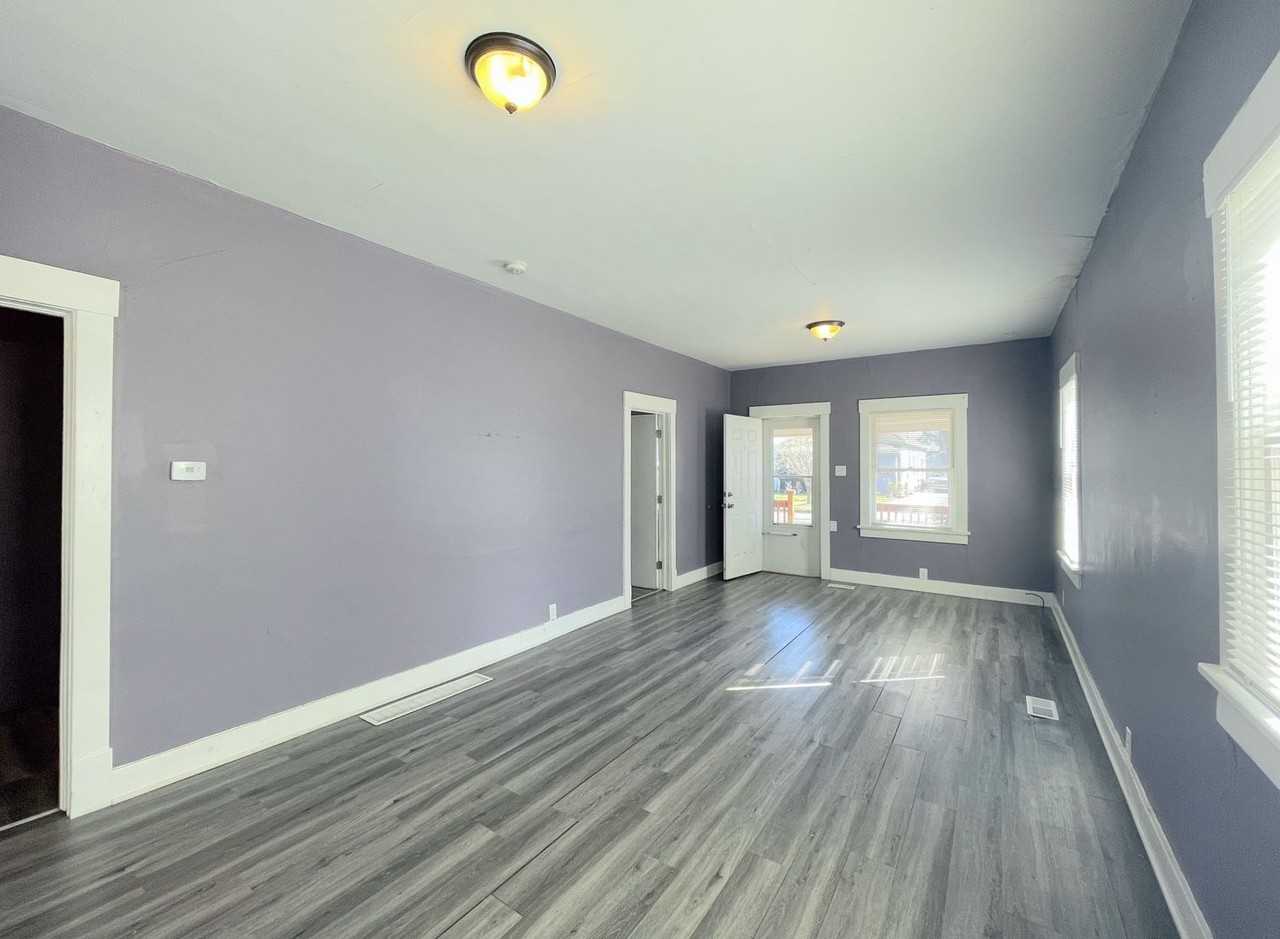 904 E 5th Ave - Photo 2 of 16