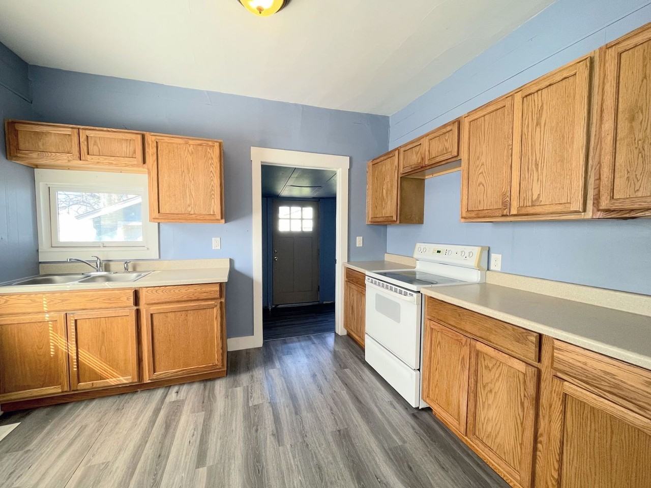 904 E 5th Ave - Photo 4 of 16