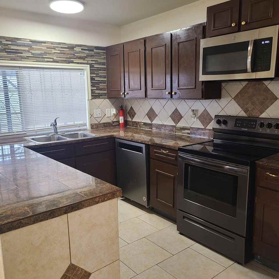 6602 Spring Manor St - Photo 7 of 32