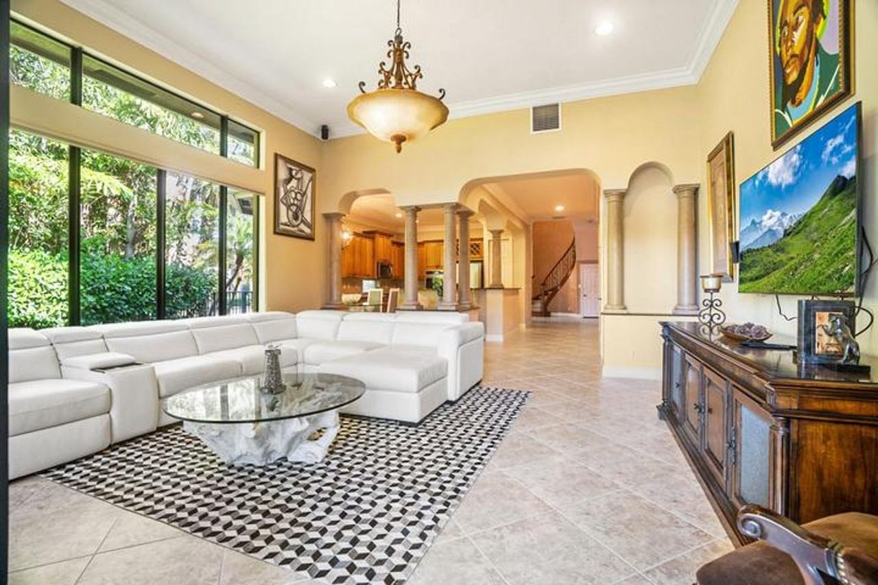 3483 Collonade Dr - Photo 5 of 23