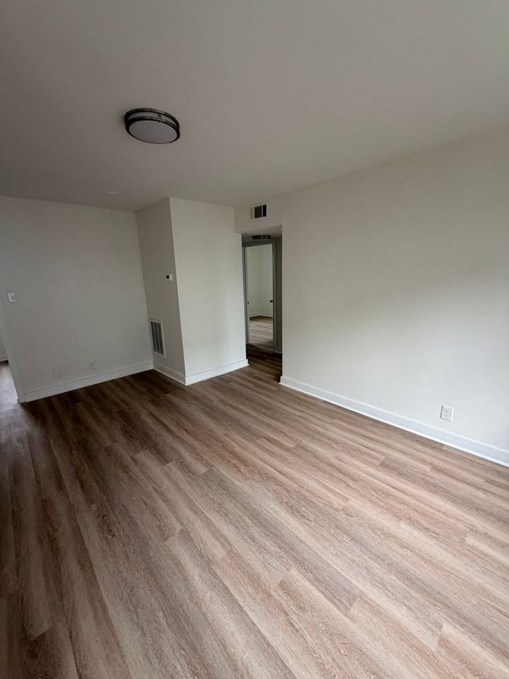 1439 Nightingale Rd - Photo 4 of 12