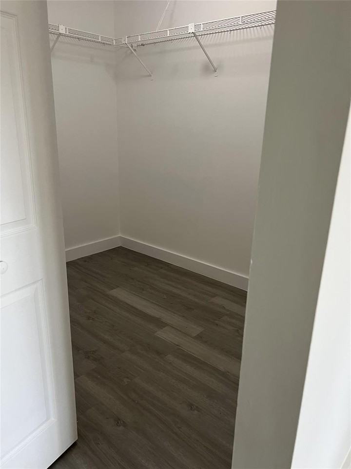 Nw 57th Ave #100 - Photo 5 of 8