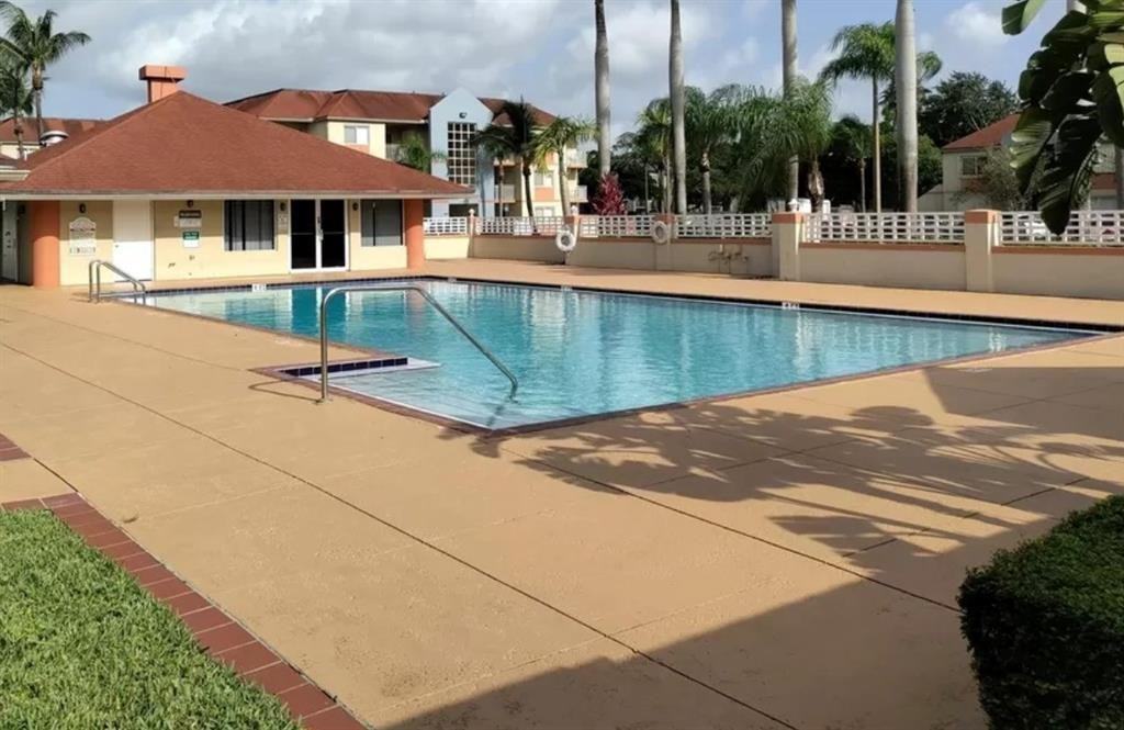 Nw 57th Ave #100 - Photo 6 of 8